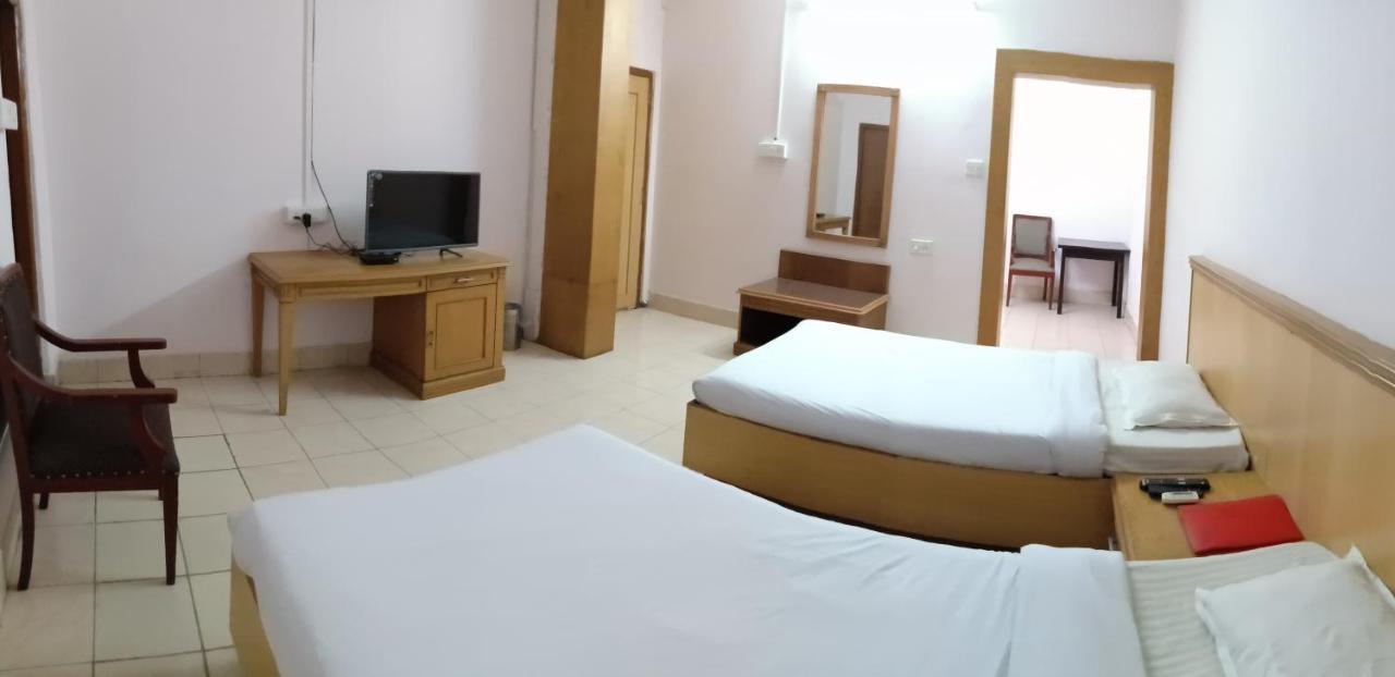 The Regency Hotel Дибругар Екстериор снимка